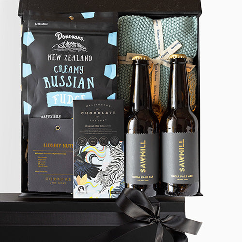 blue dream gift box with beers, chocolate and fuge